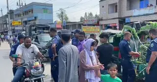 টাঙ্গাইলে বাস চাপায় অটোরিকশার চালক ও যাত্রী নিহত